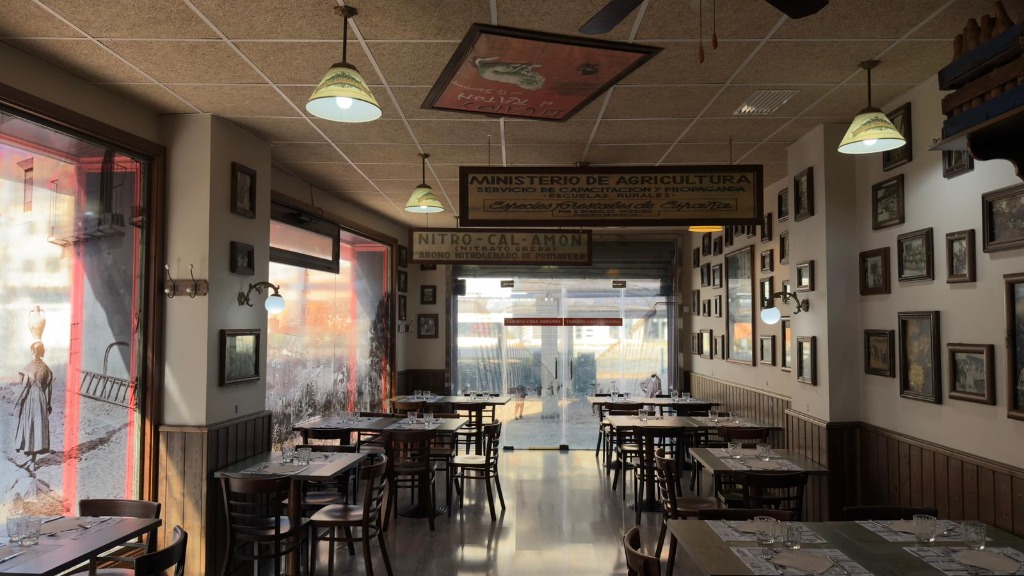 Salón interior del Restaurante Casa Armando en Fraga, Huesca